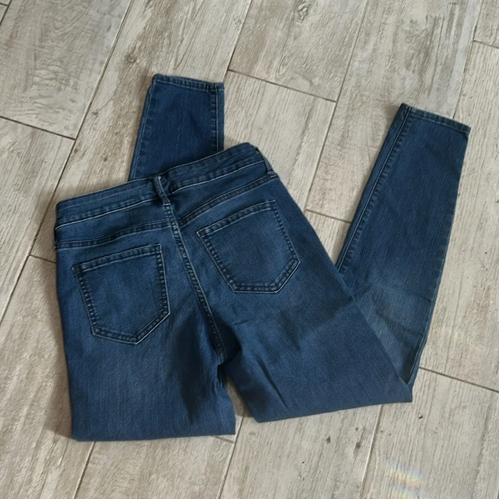 [Old Navy] “Super Skinny” Stretch Jeans - Size 4